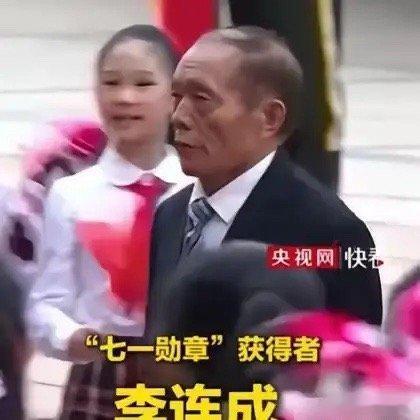 一个村支书，被人当面打出了血，爬起来抹了把脸问了句：你为啥打我？这句话最戳人的地