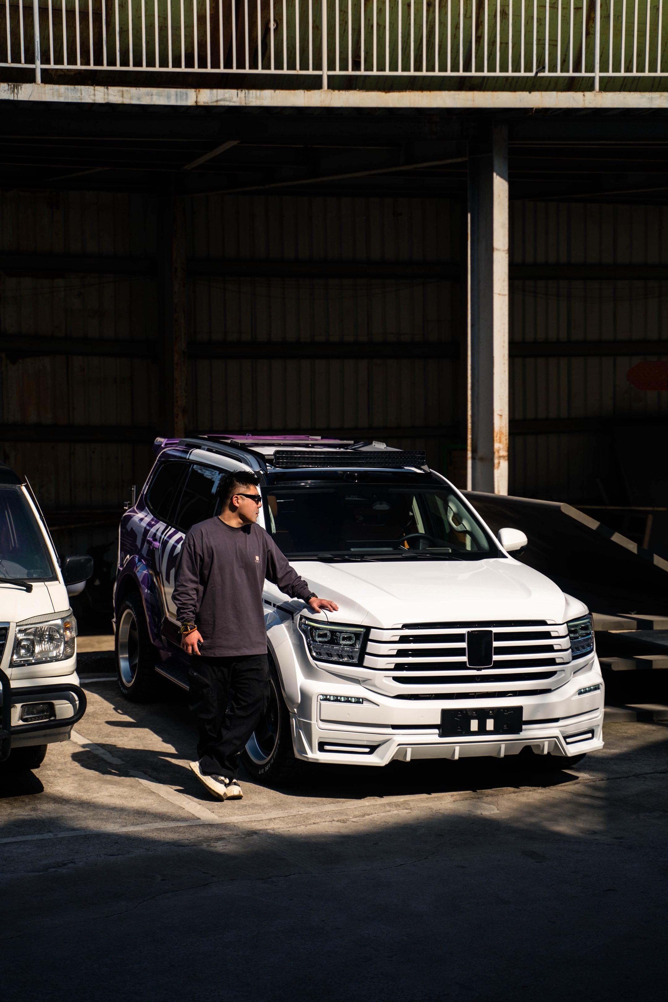 是不是有点“瓦罐”的味道了？还是四驱的！小时候特别喜欢R36这种旅行车...