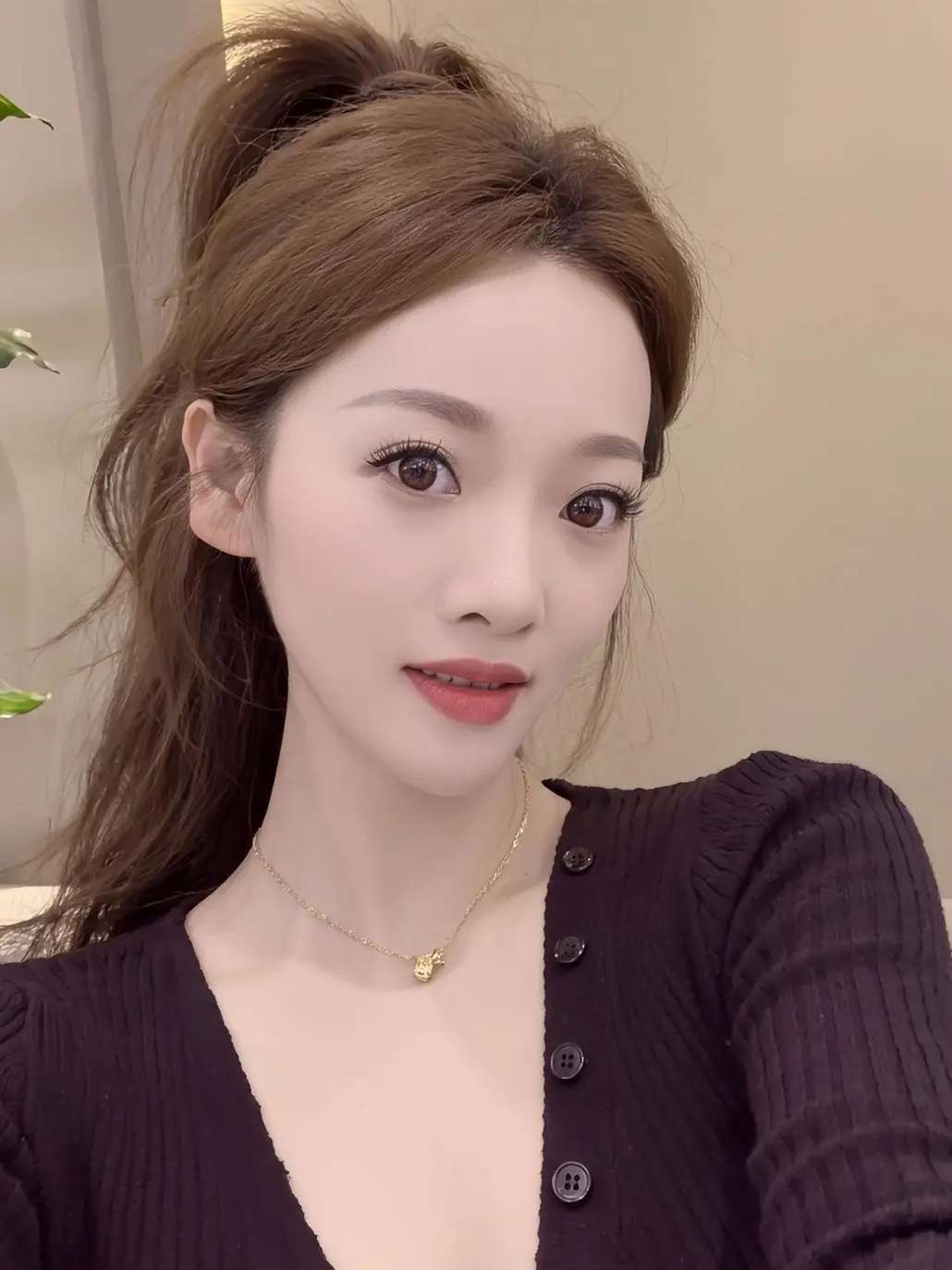 儿时不解，大人为何拼尽全力，家里依然清贫。长大才知，光是活着养家，便已...