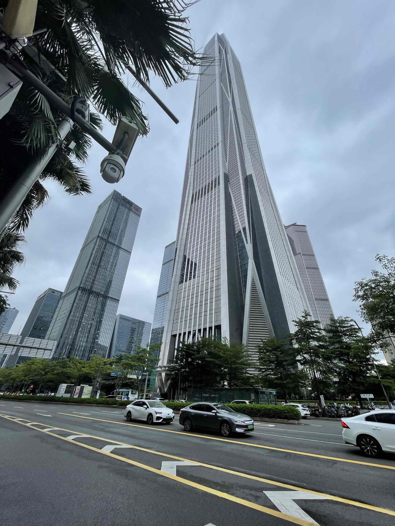 云端之上，邂逅深圳的温柔与浪漫，今天下午，登上了中国第四高楼、全球前十高楼之一，