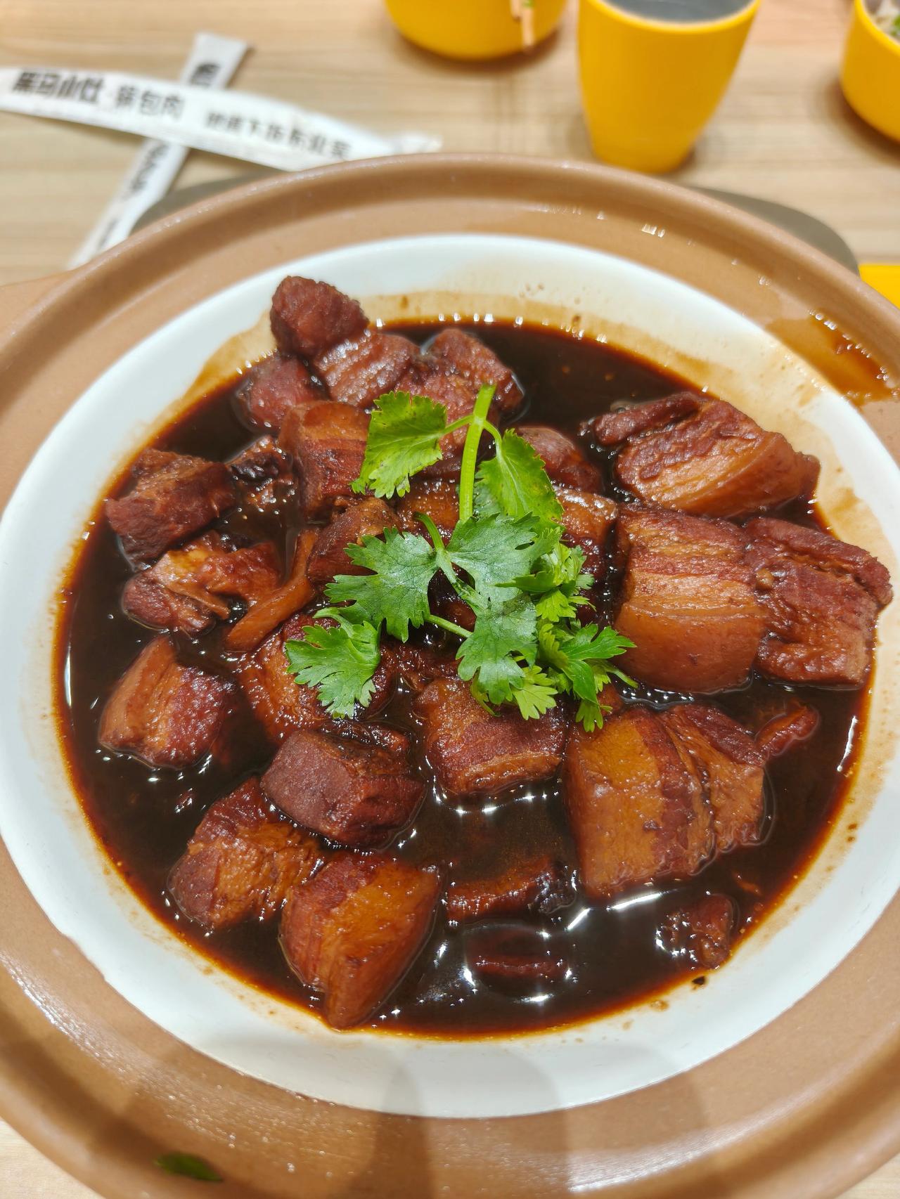 抗拒不了的美食 唯有美食不可辜负和浪费 没什么比干饭还重要 酱大骨啃起来太香了 