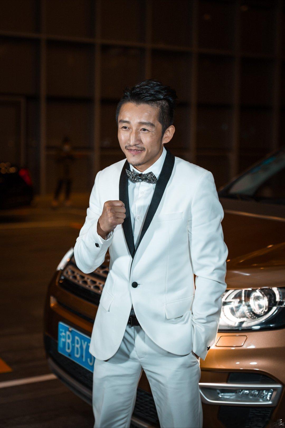 冉莹颖儿子打生长激素25天情绪崩溃 邹市明身高1米7，他儿子现在才11岁，不打激