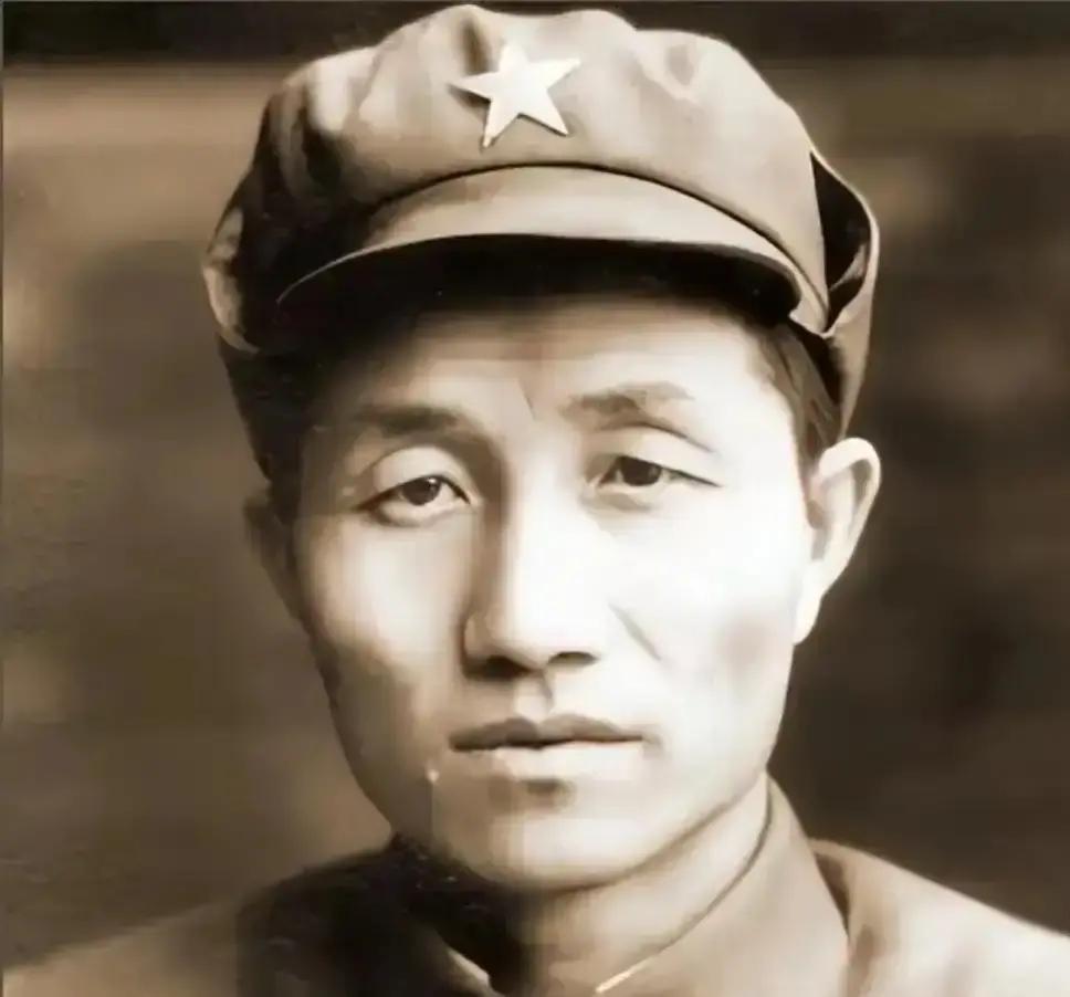 1935年甘肃，参谋长为泄私愤故意拖延全军2小时，马家军骑兵杀到，若非悍将韩先楚