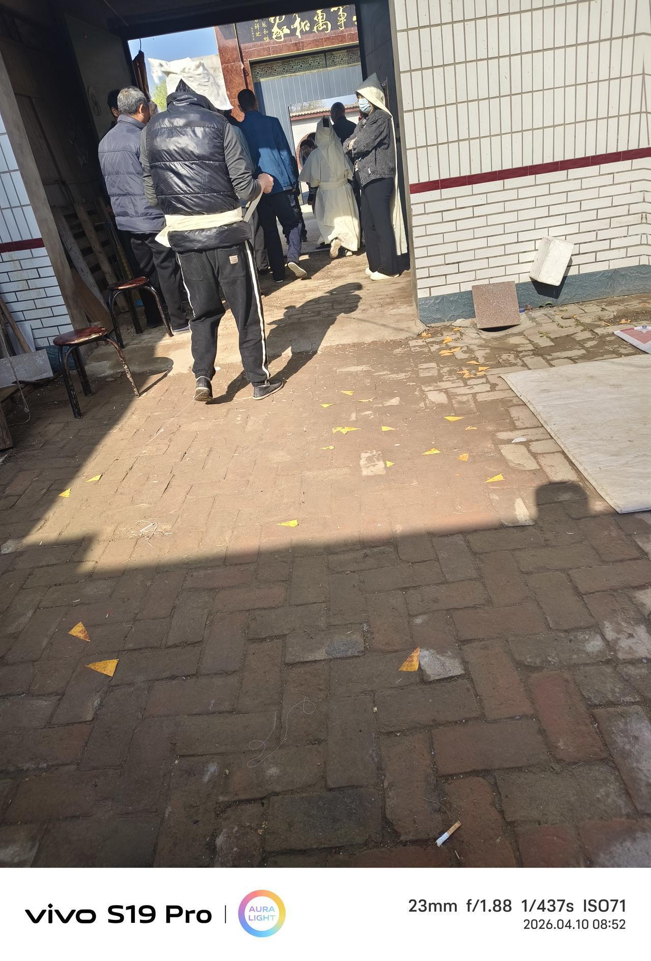 闺女远嫁好吗？我的观点远嫁的闺女不如没有，现实生活中我们身边有很多的例子，闺女嫁