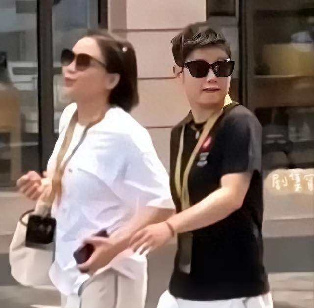 孙颖莎成“任”家宝贝！双重任姓保驾护航，和陈清晨跨界双向拜师