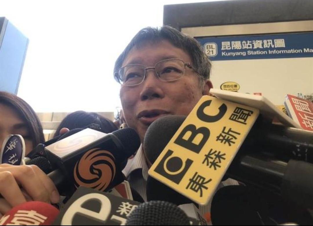 大陆人看对面岛上的混混，多以统独划线，这是个意识误区。长期分治下的岛人，混出一批