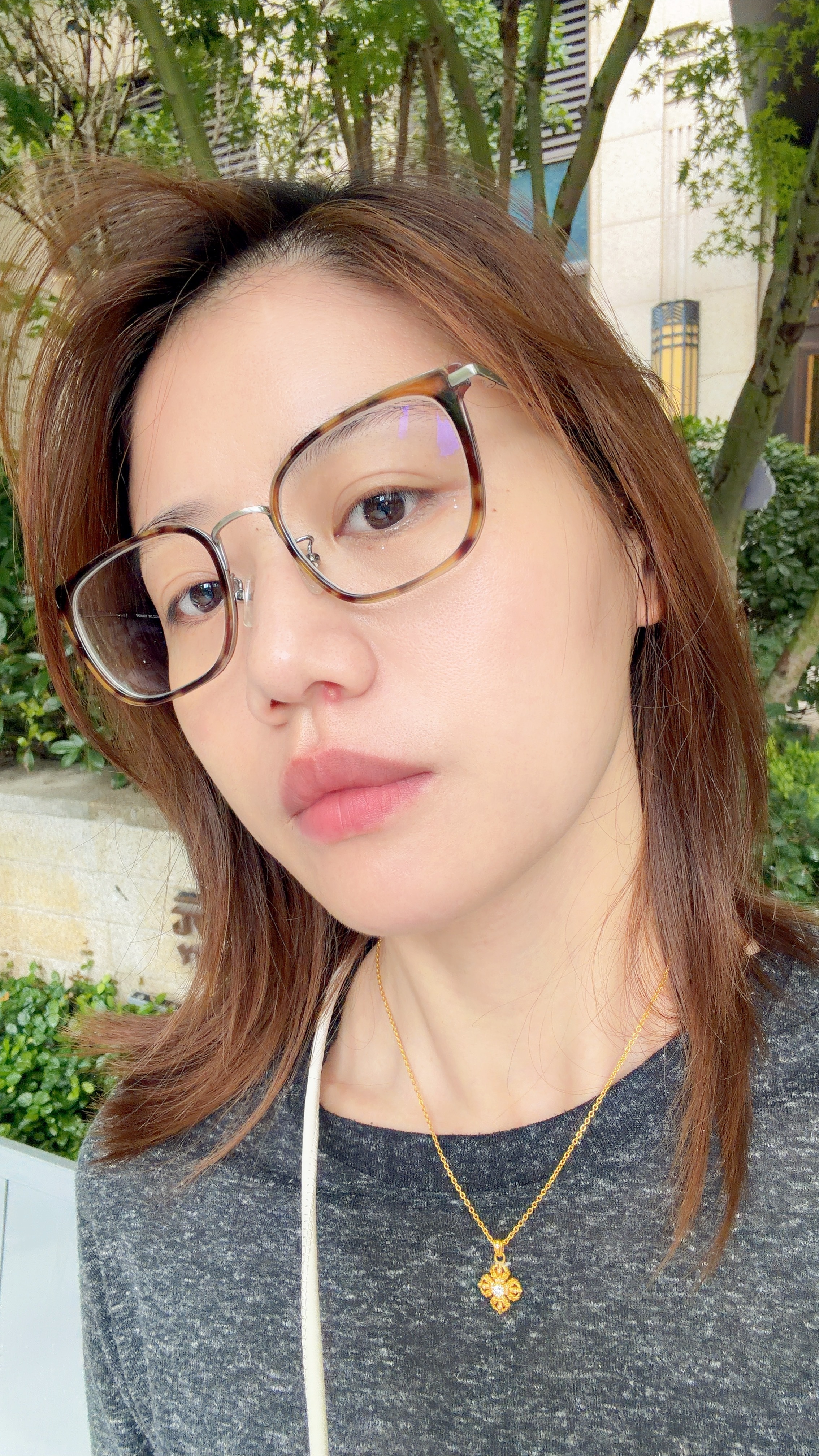 火气？好痛，不敢动。痛到不敢动！谁懂，我这种手贱的人，普通痘痘我能自己掐出眼泪来