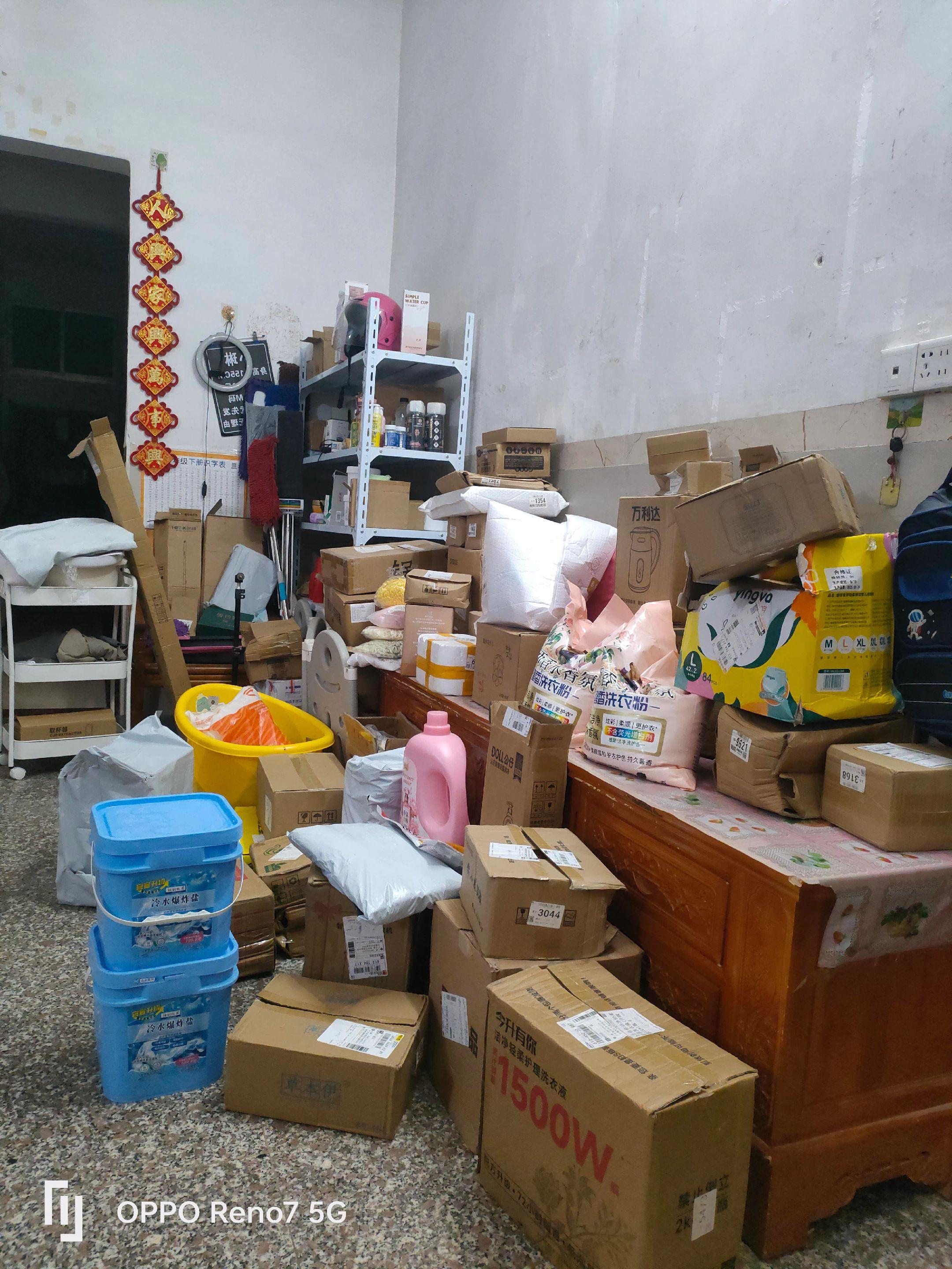 带货这几年来，家里的样品堆的没地堆了。每每几天都有清理一堆重新上品选品...