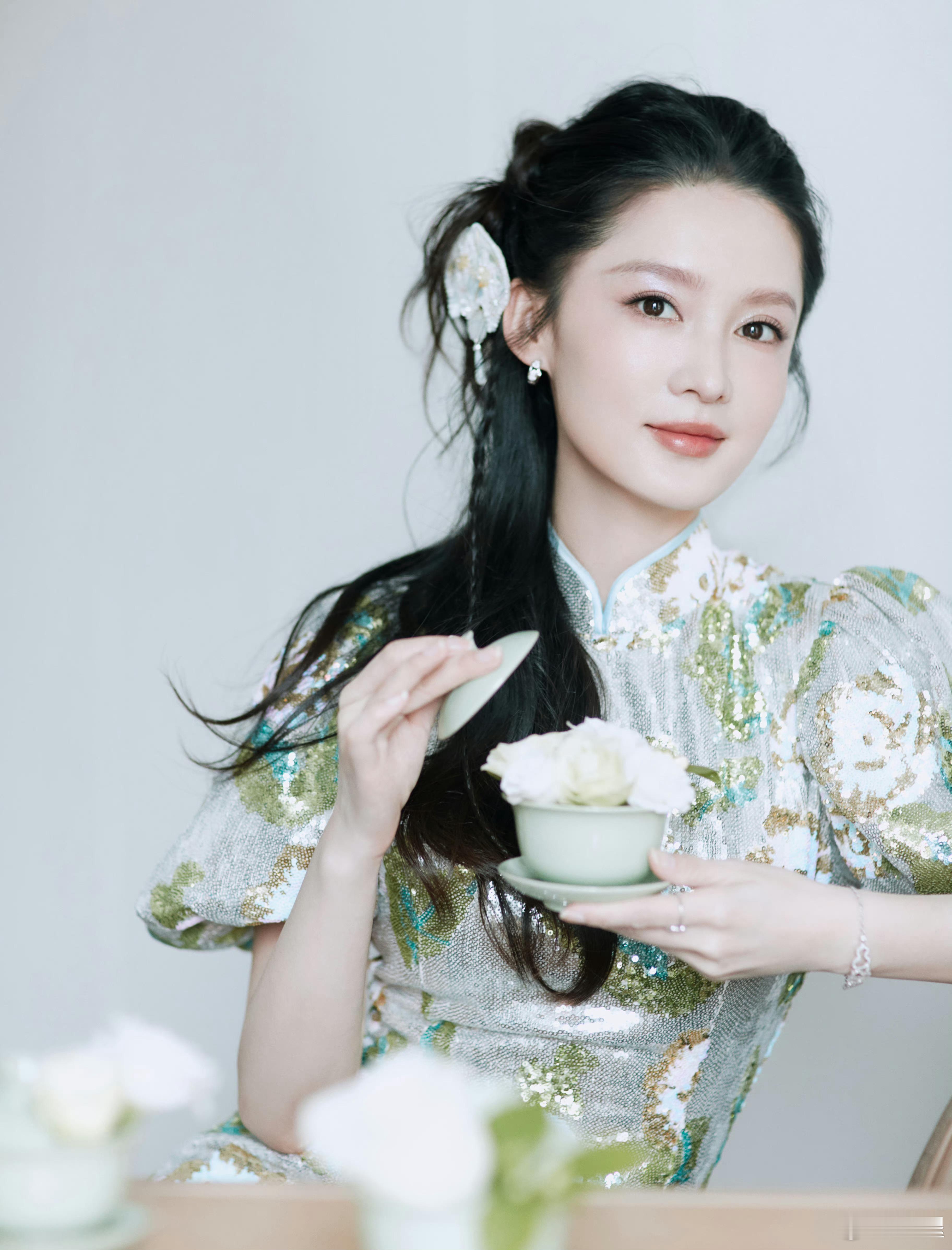李沁 🌟 庆余年2重庆路演，新中式妆造气质古典温婉💐 ​​​