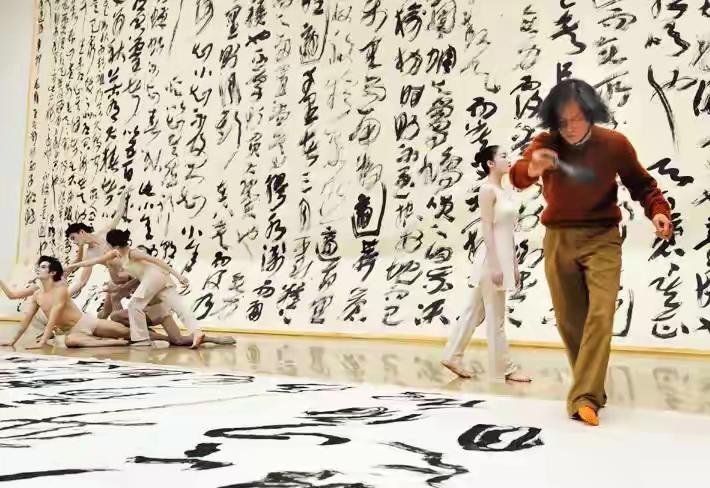 孙子的“乱书”比中国著名书法家，博士生导师王冬龄“乱书”还乱！王大师书法灵感是否