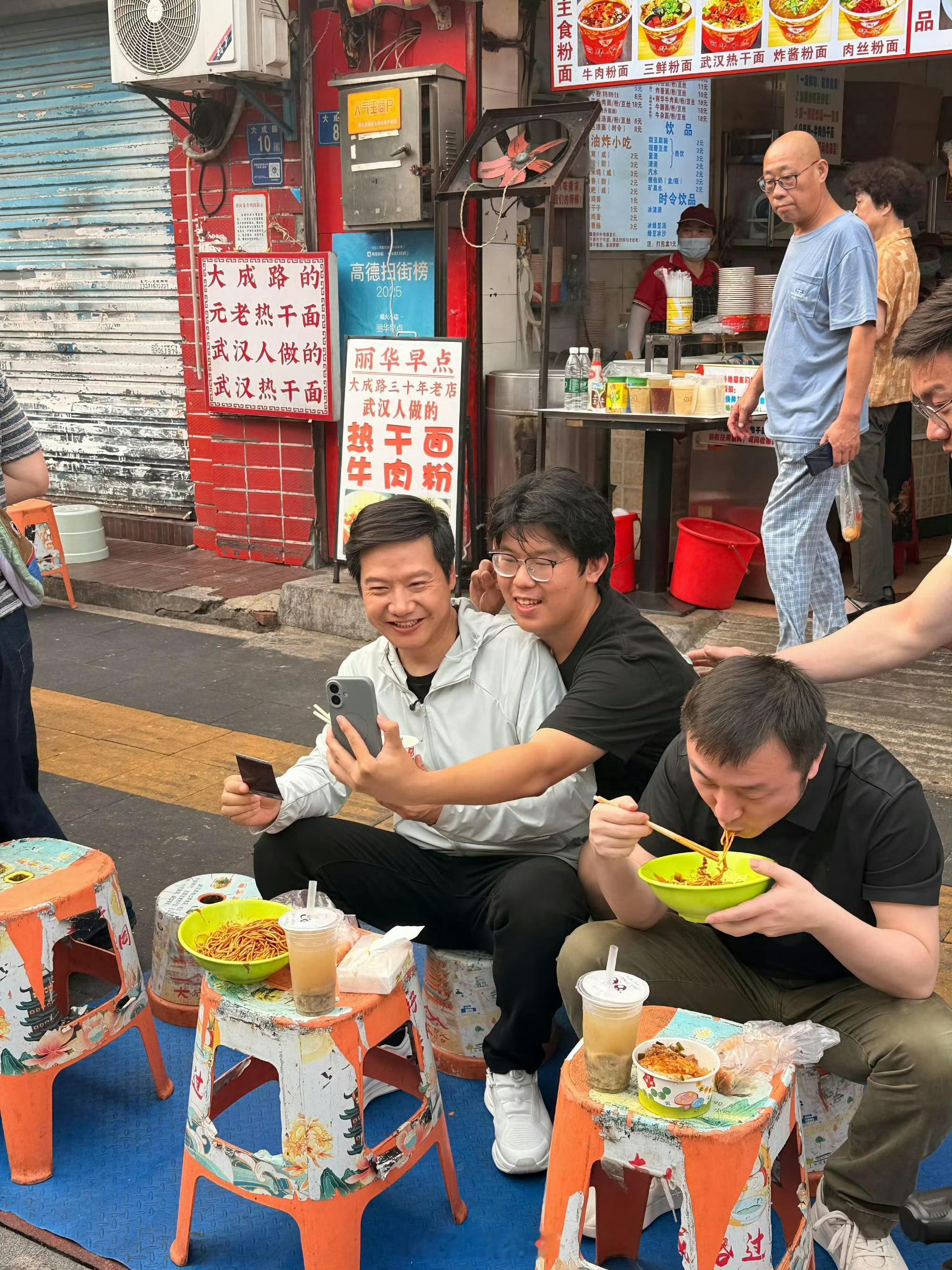 这位果粉绝对是来捣乱的