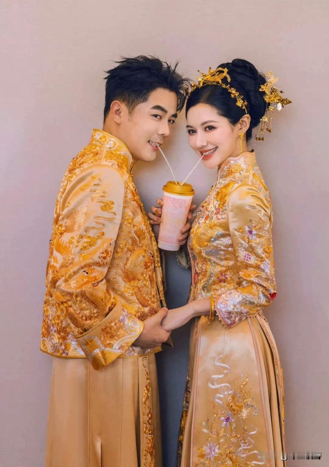 刚刷到霸王茶姬创始人结婚了
两口子家的公司市值超过600亿…600亿…
晕字了 