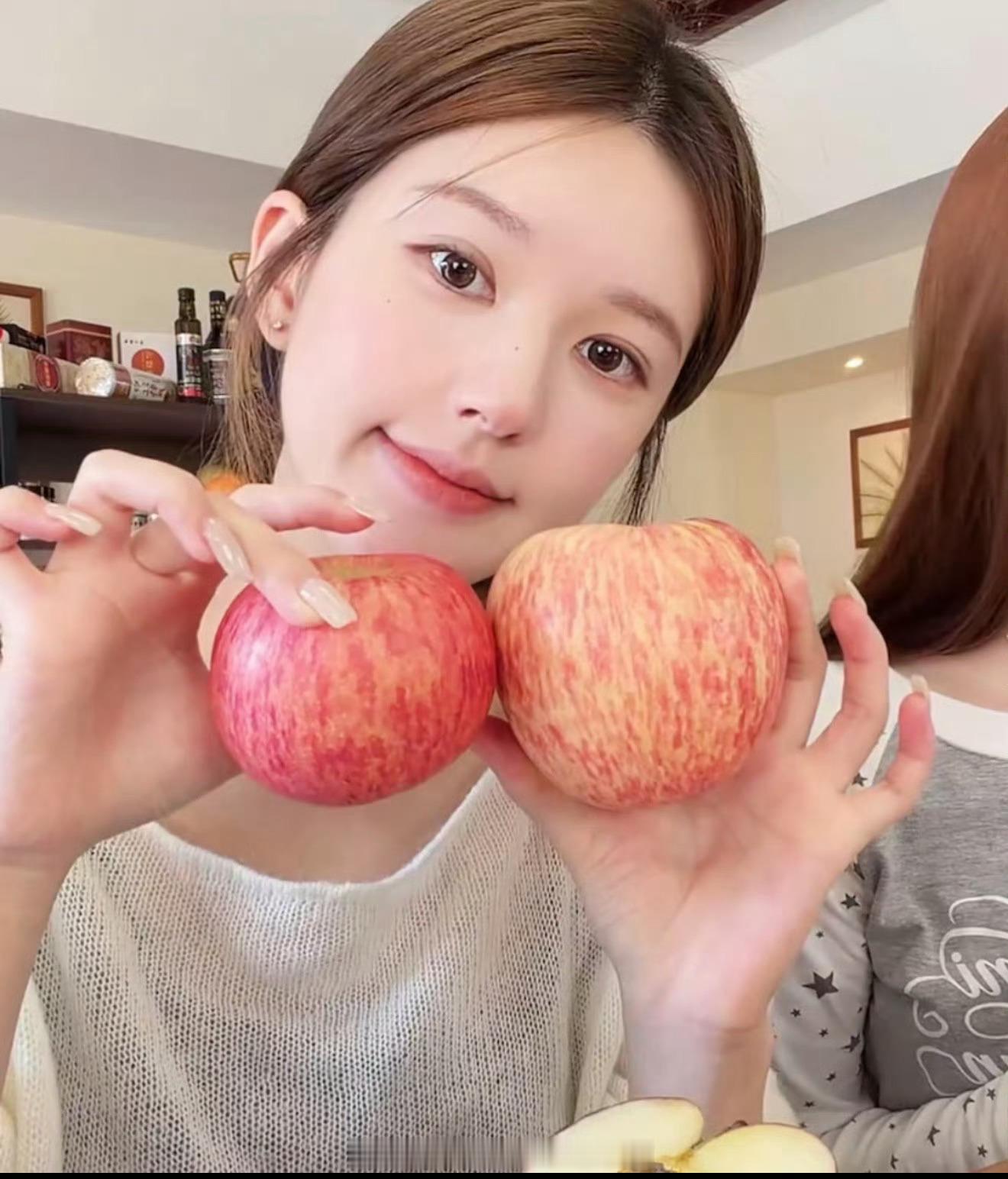 如果用一种水果形容老露我觉得是苹果🤔 