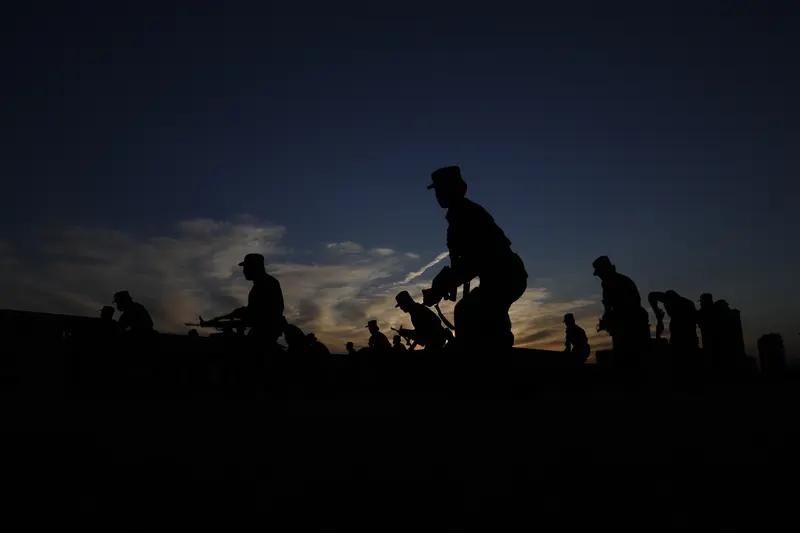 陆军某旅勇当“开路先锋” 蹚出新型作战保障路子：陆军某旅官兵勇当“开路先锋”，实