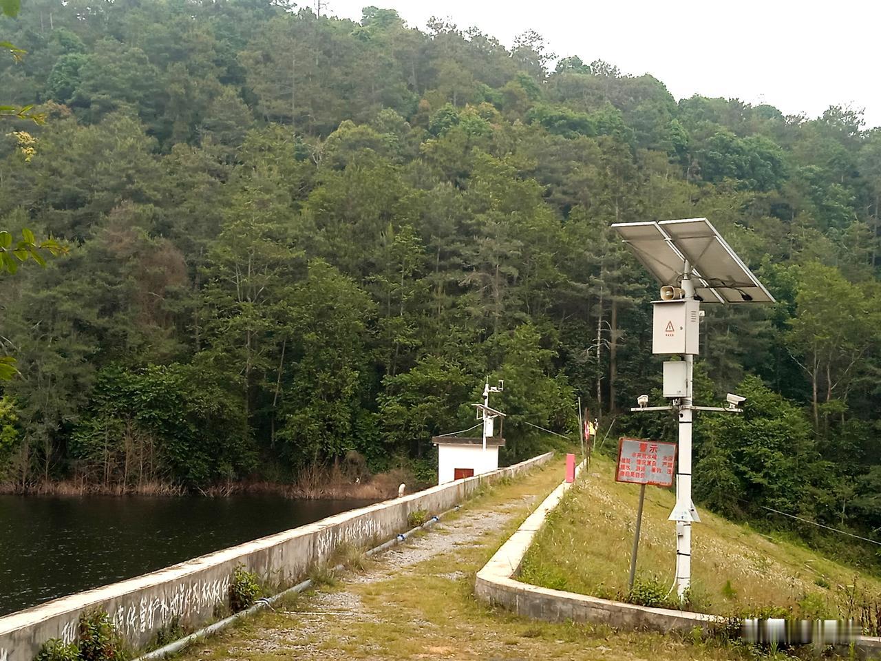 农村水库安防，监控，救生圈，救生衣，救生绳。防范救援设施全配套。农村新事