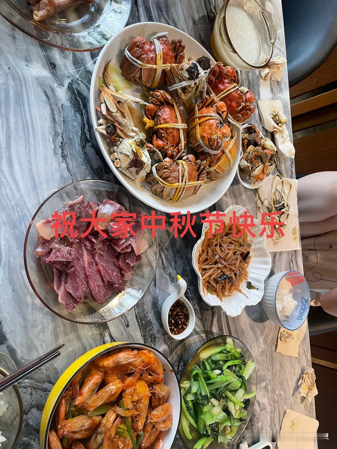 今天是中秋佳节，昨天晚上女儿说今天早上我俩一起出去去买菜，朋友们今天都做了什么好
