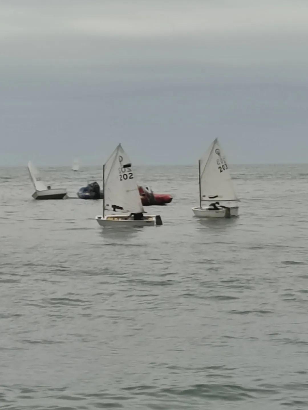 身体健康是基础：就像机器需要正常运转才能生产，身体是我们打拼的“本钱”。如果健康