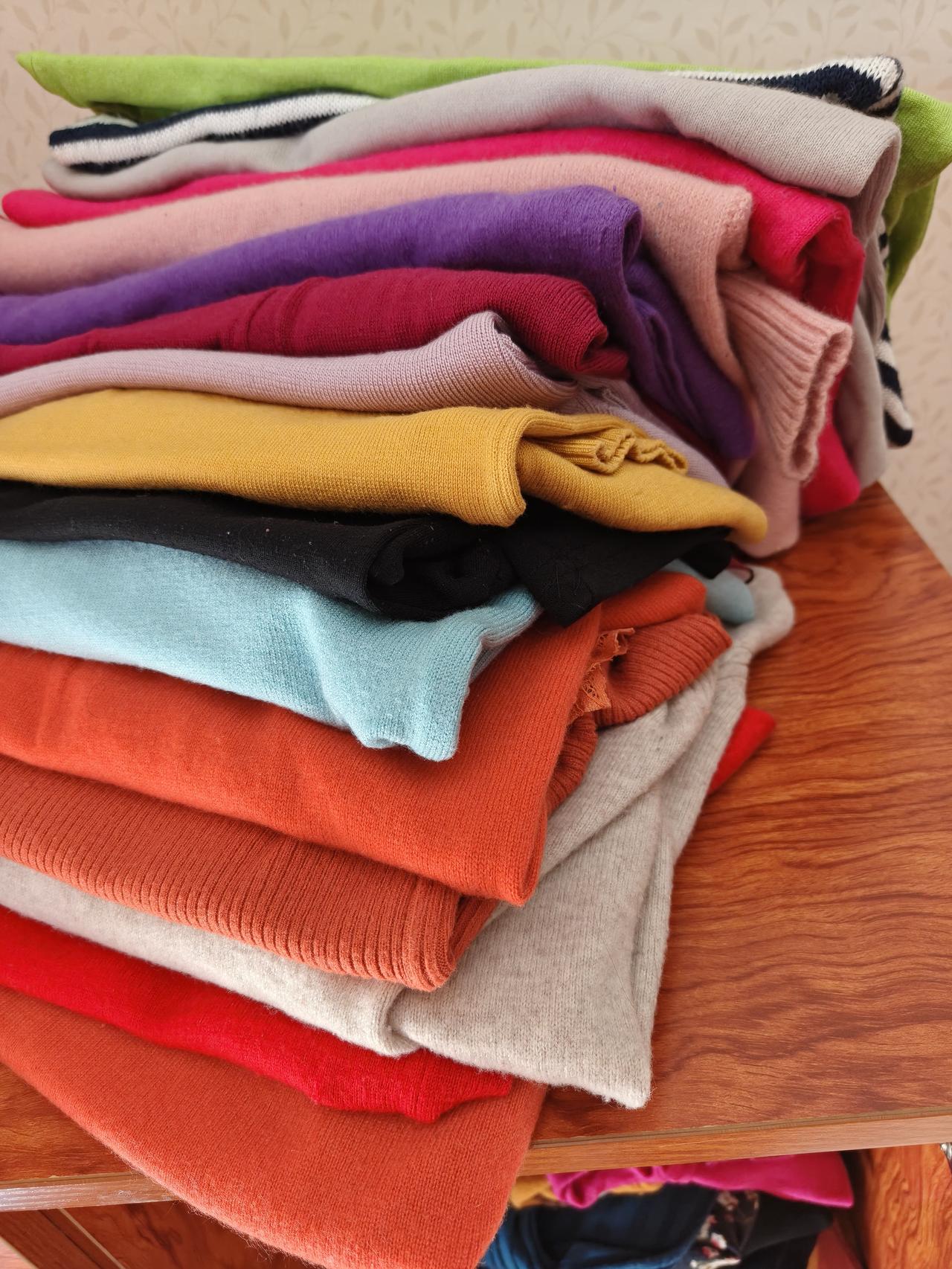 看见这些毛衣，崩溃的肯定是我。今天天气挺好，我打算把冬天的毛衣整理一下。不整理不