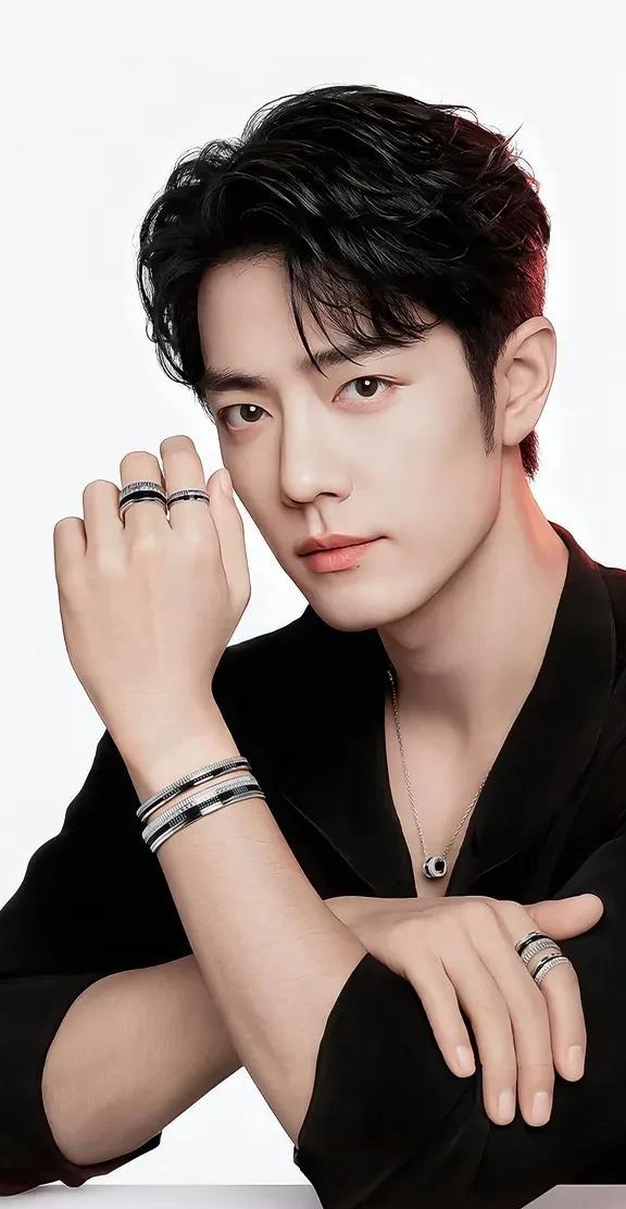 那道“防线”，在见到他本人的第三秒，就崩了。
不是P图。
不是精修。
是活的骨相