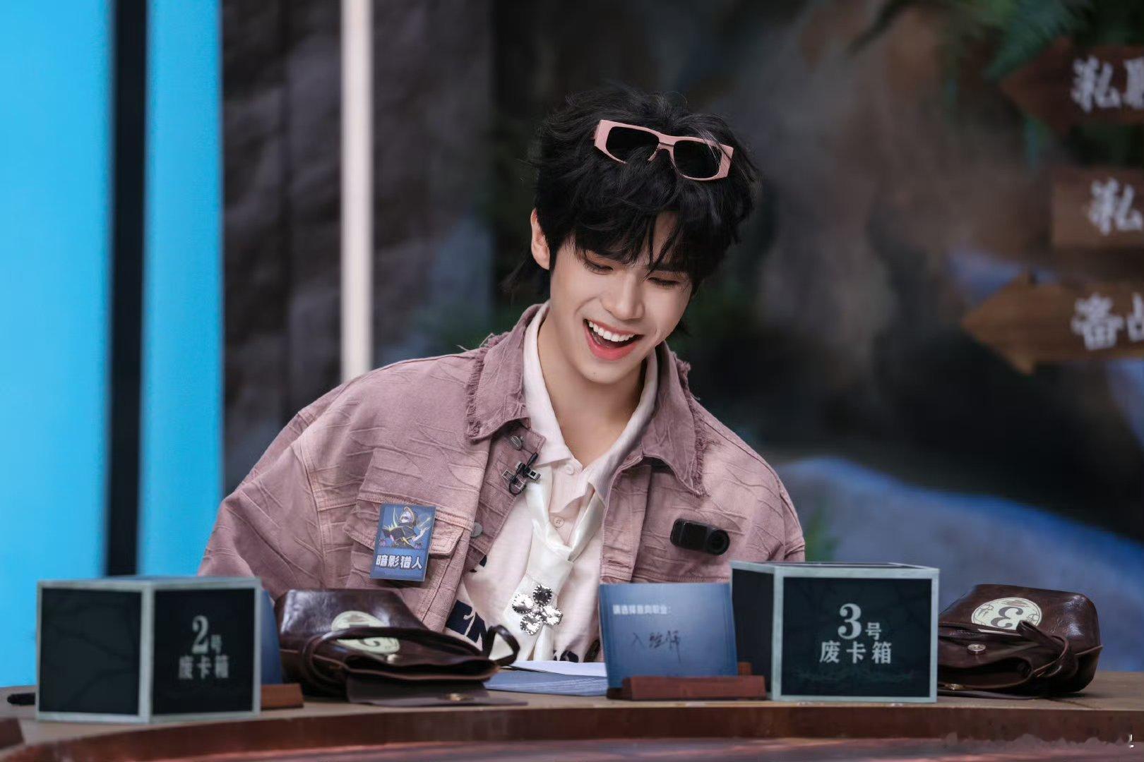 李晋晔为什么被骗的总是我 他带着完美的计划自信登场，然后…精准地踩中了每一个坑。