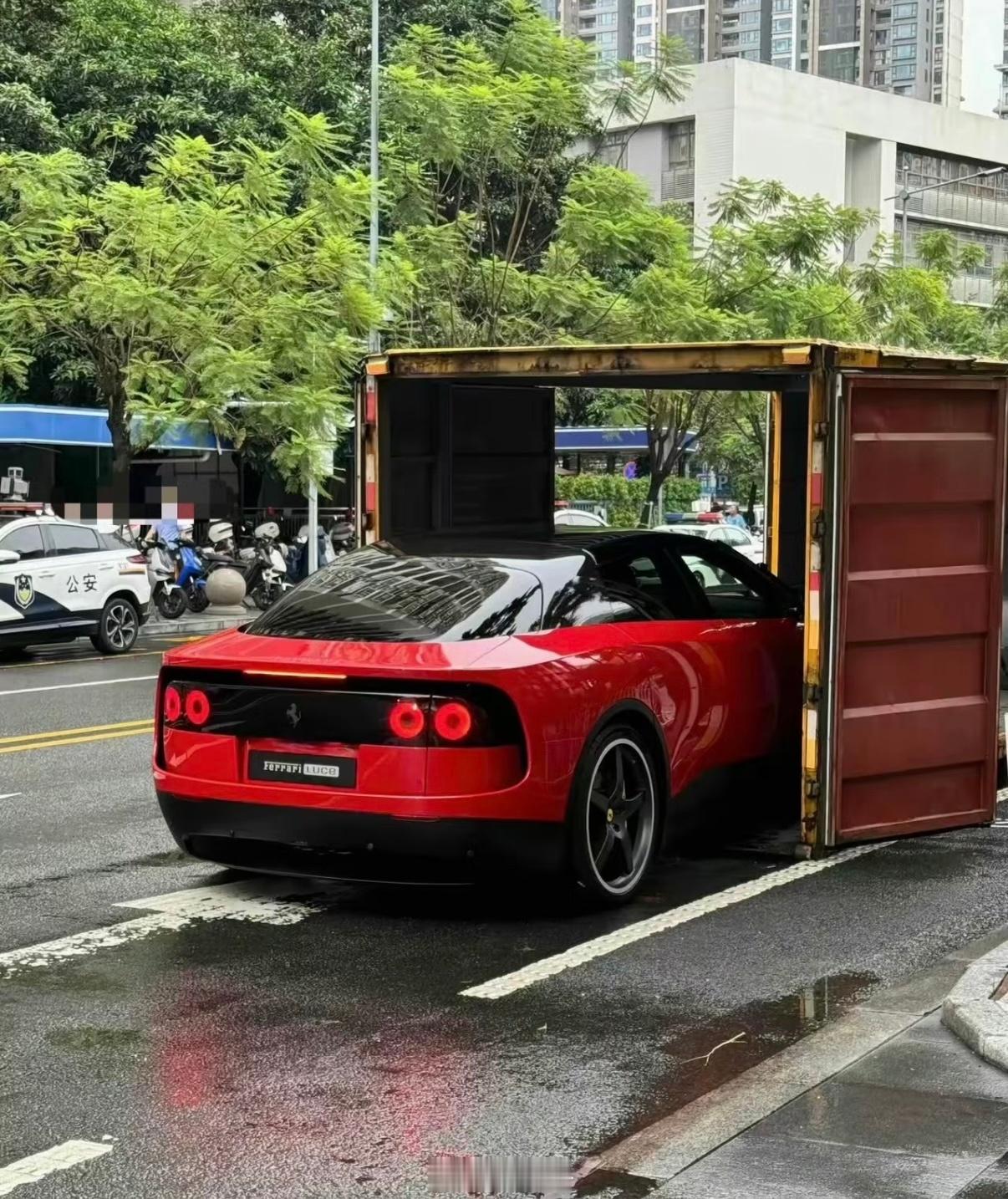 法拉利首款纯电车，法拉利Luce亮相国内街头，就这颜值，值不值400万？