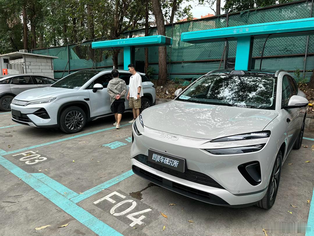 开海狮06去试闪充，正好偶遇一个刚提宋Ultra的大哥，大哥可开心了，有一年免费