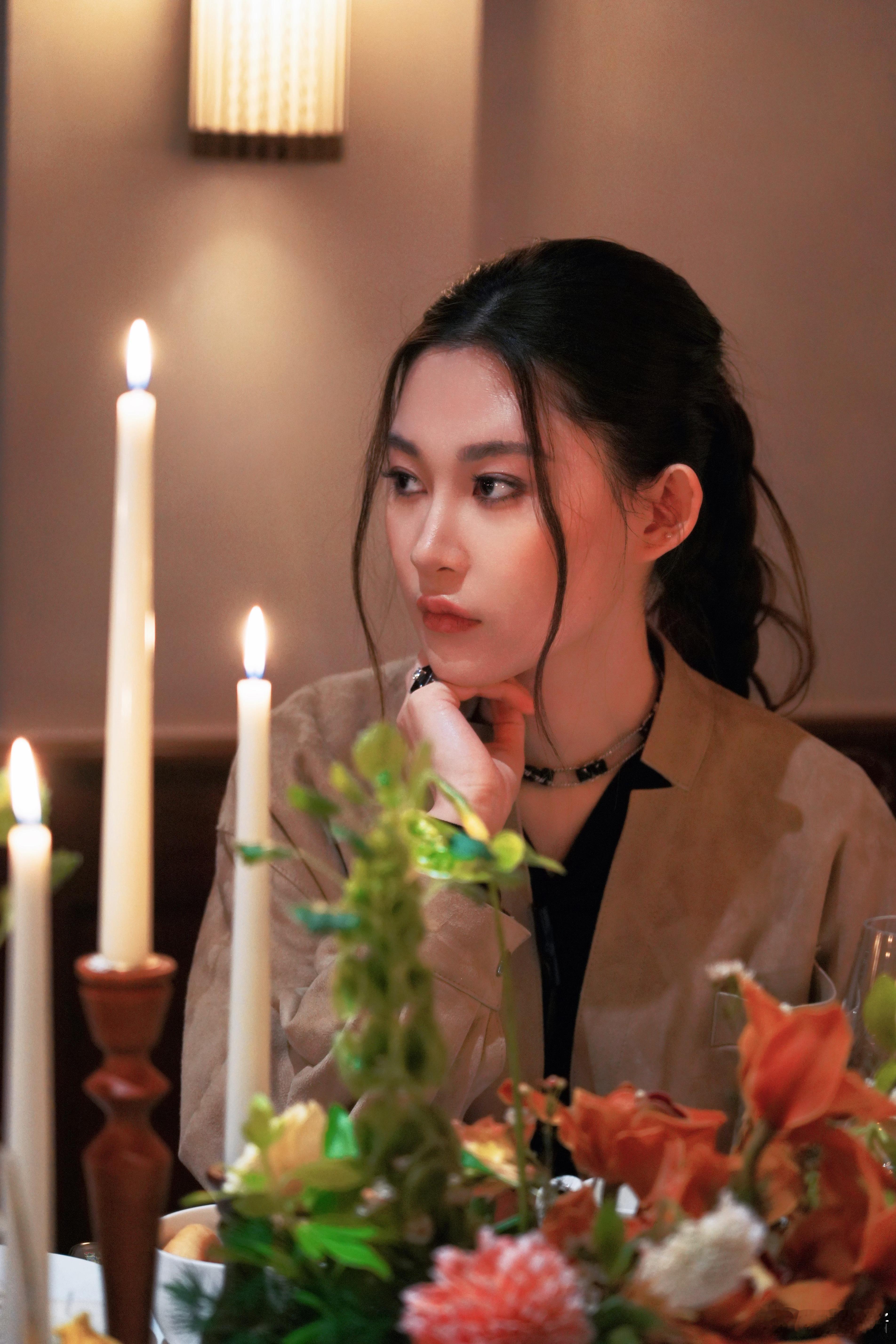 陈嫣冉珑骧陈嫣冉时尚表现力 陈嫣冉亮相珑骧晚宴，极具辨识度的时尚造型，重新定义“