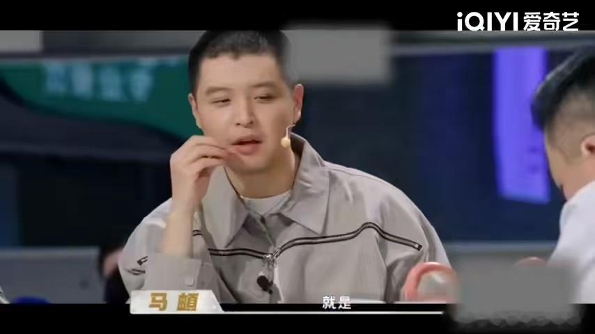 马頔背着李纯吃好的马頔边吃边赚钱天才厨人 马頔在《天才厨人》里是真享福了！尝遍麻
