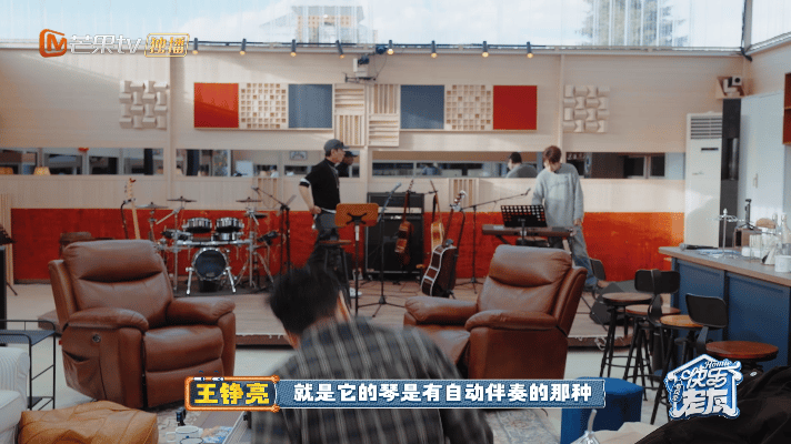 陈楚生随便一哼耳朵到中东了这就是冠军的实力，随便哼一耳朵直接到中东了！！这嗓音条