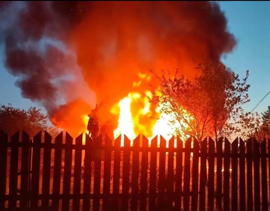 伊朗阿巴斯港大爆炸，伤亡惨重，紧接着美军就宣称对伊朗南部实施“自卫打击”。这剧本