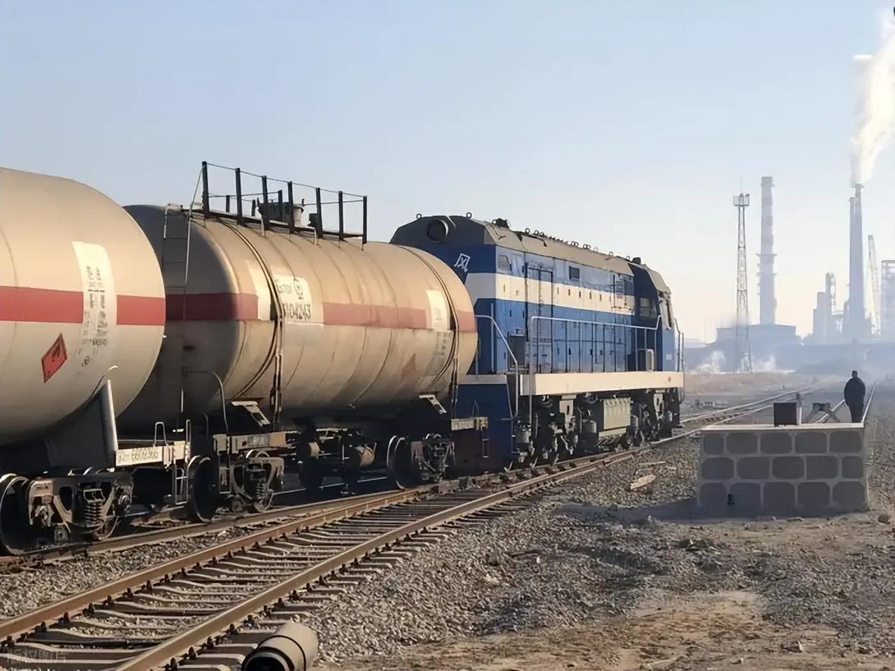 4月30日快讯！伊朗放大招了：伊朗的石油要改走铁轮运到中国？

最近，伊朗正在研