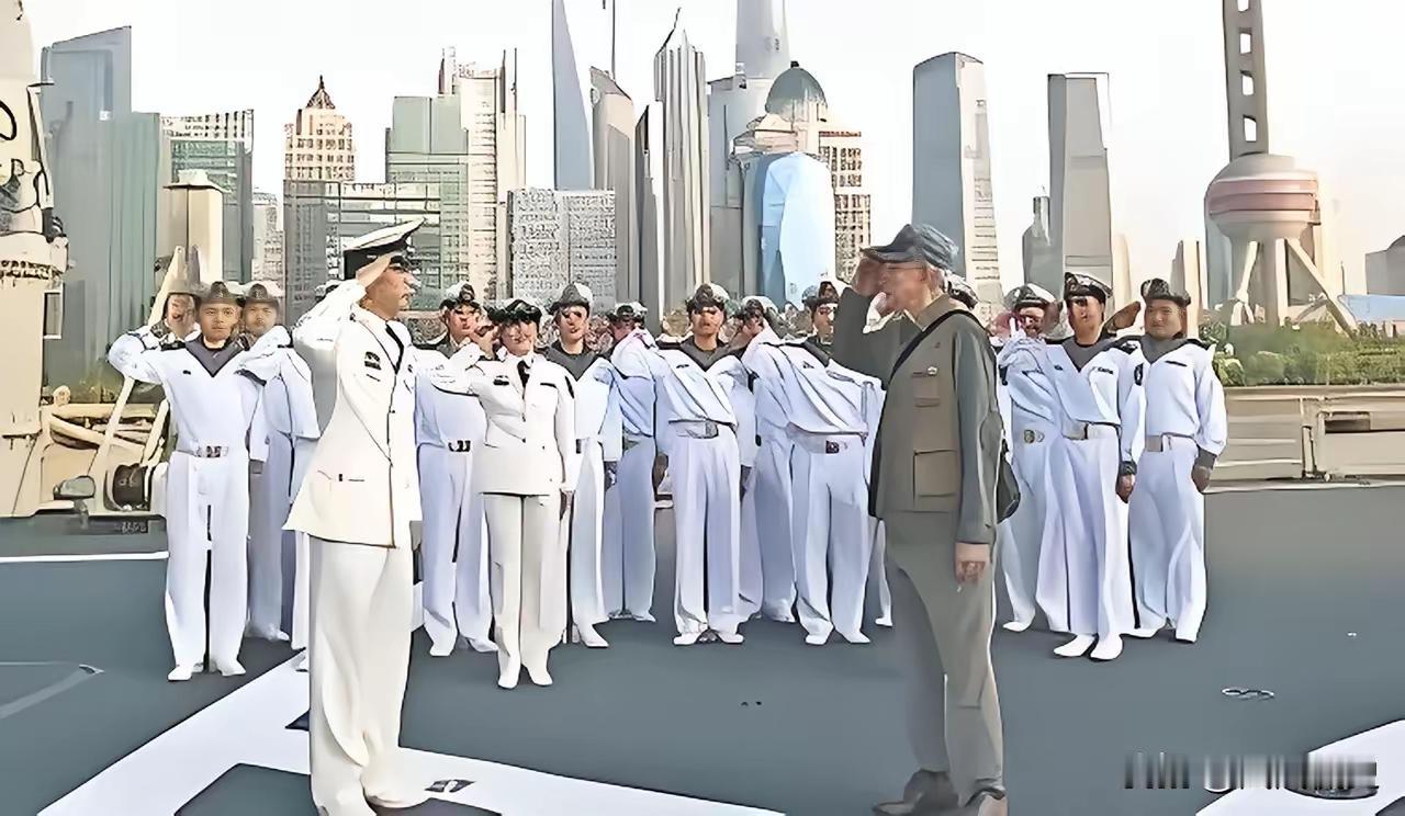 欢迎老机电长回家
这就新中国的老一代军人革命情怀，不想惊动地方政府
但来战舰傍，