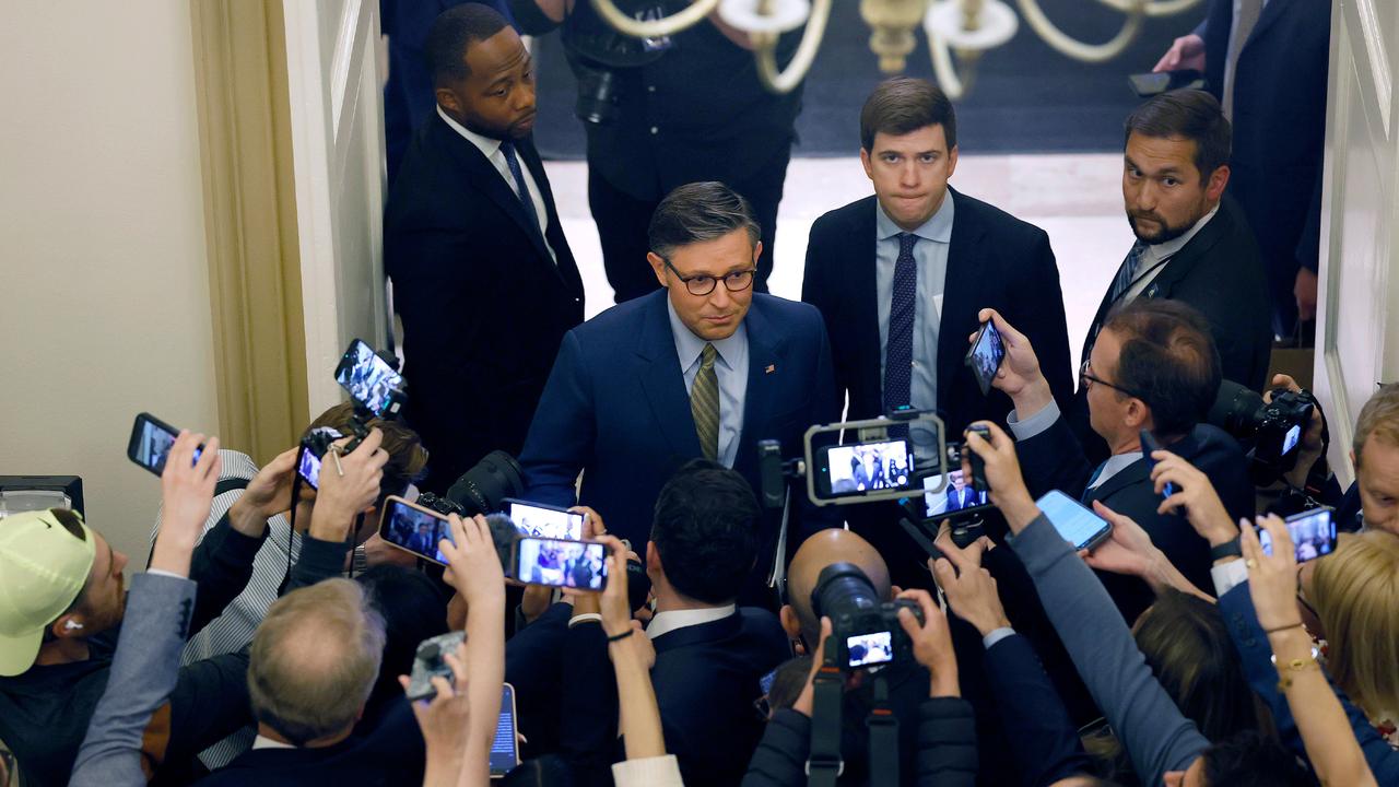 据POLITICO媒体报道，美国众议院这周像走钢丝一样，先看周二这一票能不能过，