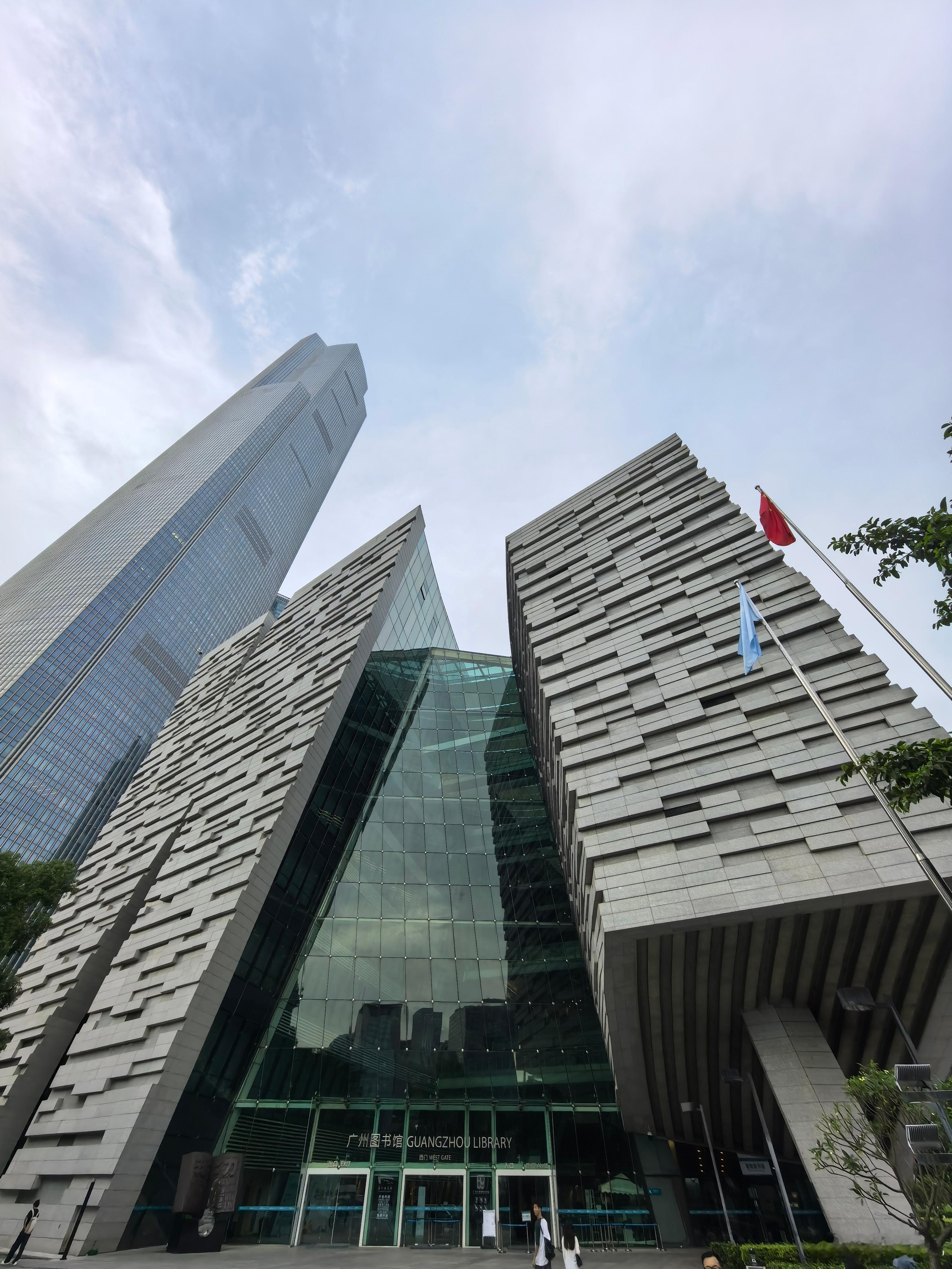 3KM🏃🏻♂️打卡“小蛮腰”，灵鹊AI眼镜的骨传导听《剑来》效果不错，同时还