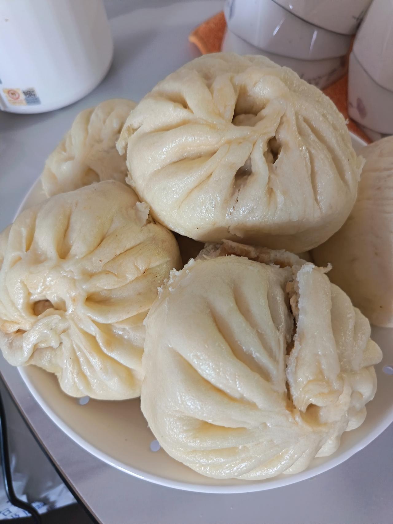 今天早上一睁开眼，嘿嘿，运气不错，微信还有20块钱。

昨天在三姐家打麻将，最后