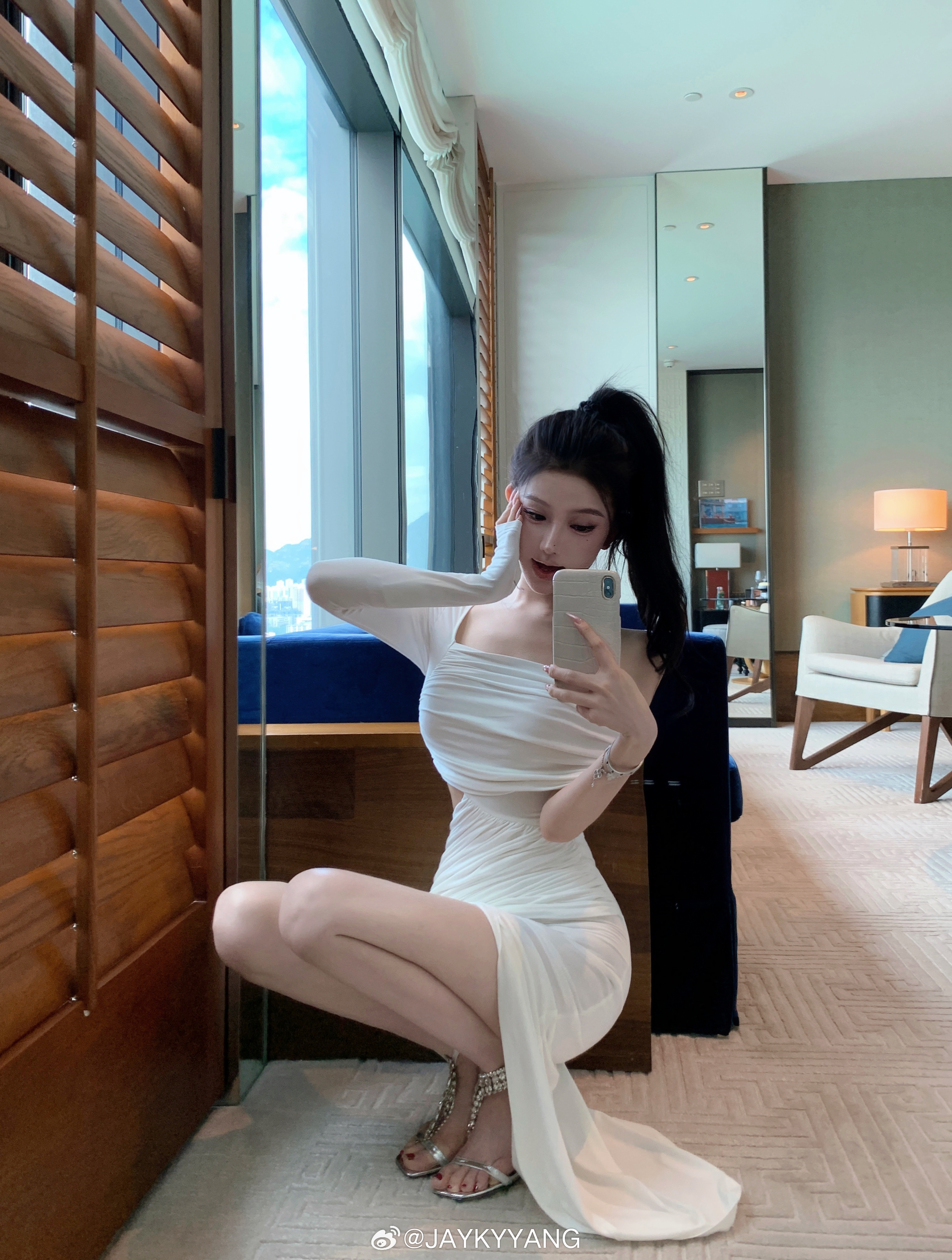 好早就图透过的白裙🤍这么貌美的裙子真的不多看两眼吗👀修身裙一直是我的强项来的