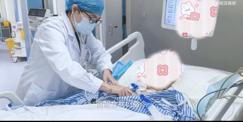 武汉31岁的陈先生网购了一份真空包装鸡翅，收到后没放冰箱，直接搁在常温下。吃的时
