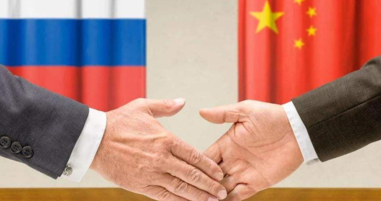 西方天天喊着制裁孤立，结果呢？中俄反手一波深度绑定，世界格局悄然生变！

最近打