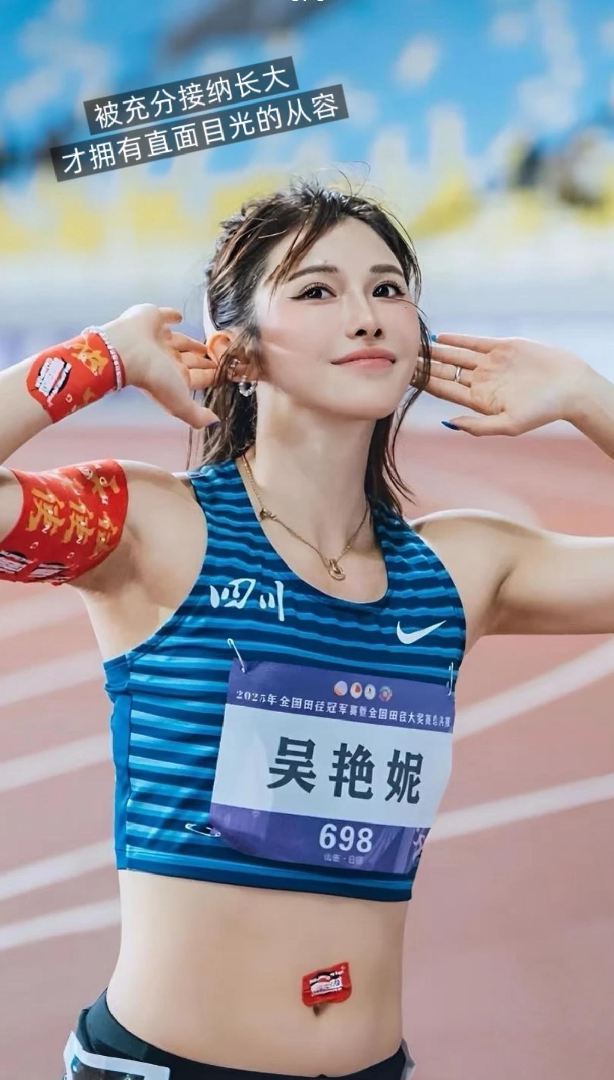 吴艳妮在赛场上自信张扬、勇敢做自己，这份底气藏在父母独特的教育里。
从小父母没有