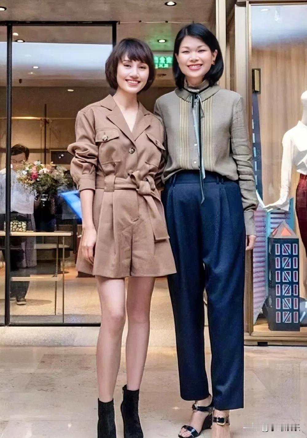 袁泉比超模还要漂亮！她笑起来真的很好看，五官甜美，身材完美，她虽然不及超模出身的