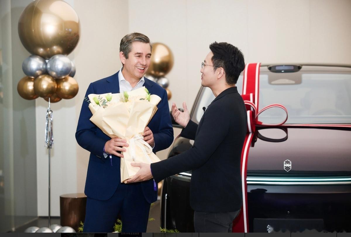 智界V9创下50万级MPV最快交付纪录谁懂啊，一台MPV的用户画像，往往能侧面映
