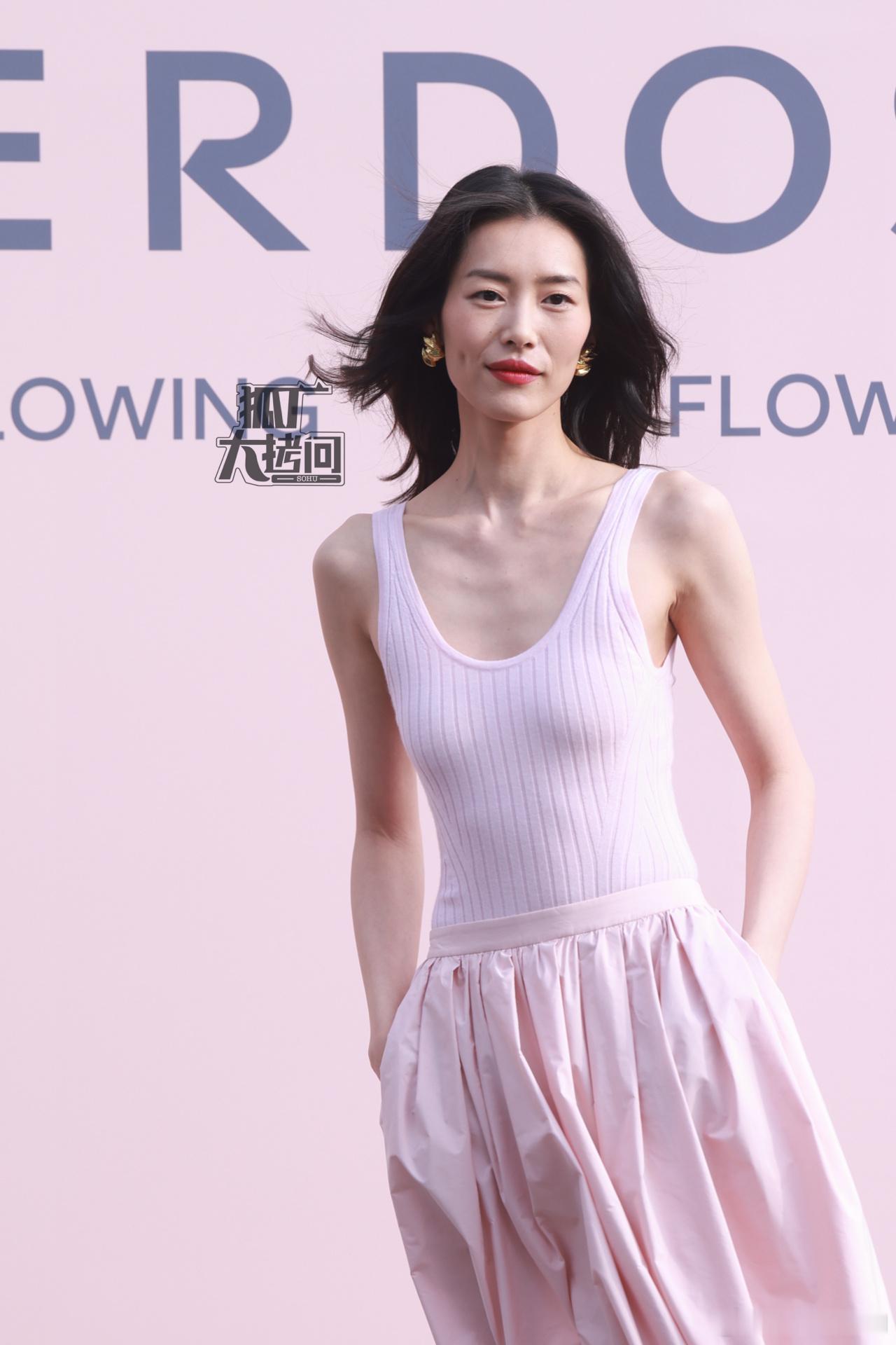 今日同场活动艺人生图，状态如何[赢牛奶]？刘雯、宋轶、马伊琍、韩东君 ​​​