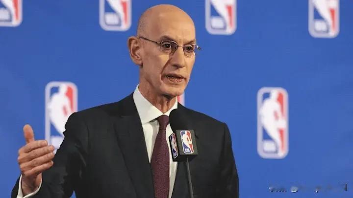 NBA总裁亚当-肖华接受了体育画报采访。

《体育画报》问： 您曾表示在判断快船