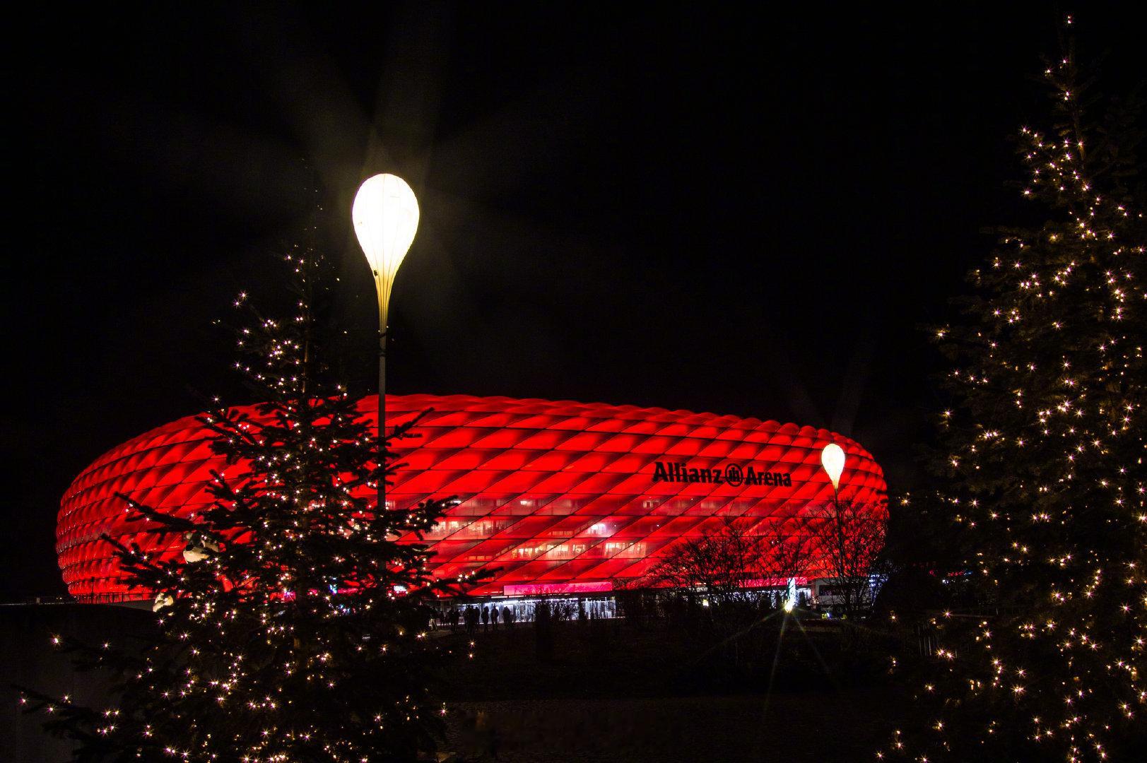 🎄如果可以选择一座球场度过圣诞，你会选？欧冠联赛  cr：UEFA欧冠联赛 