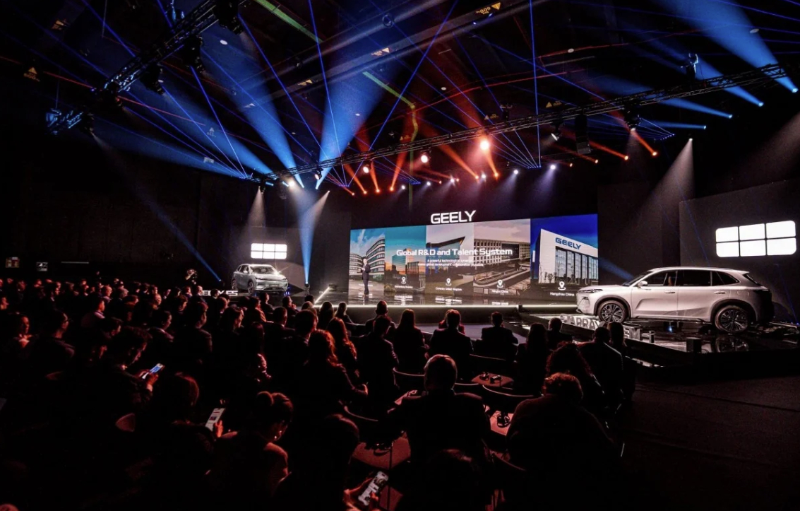 中汽协与欧洲汽车工业协会签署备忘录，促进汽车数据跨境流动。双方将加强政策交流、推