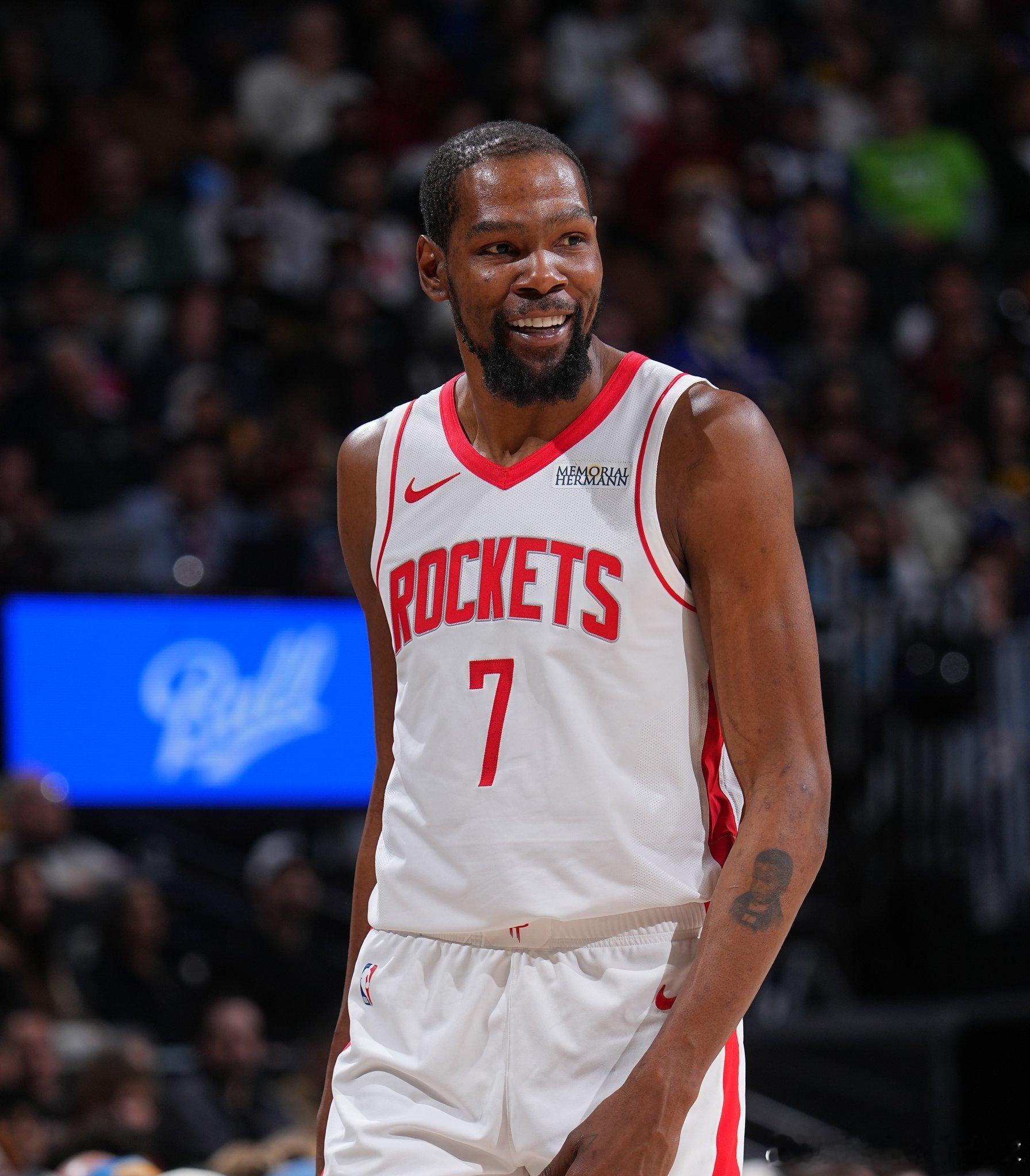 勒布朗·詹姆斯与凯文·杜兰特将在三天内两度交锋——已取得五连胜的洛杉矶湖人于今天