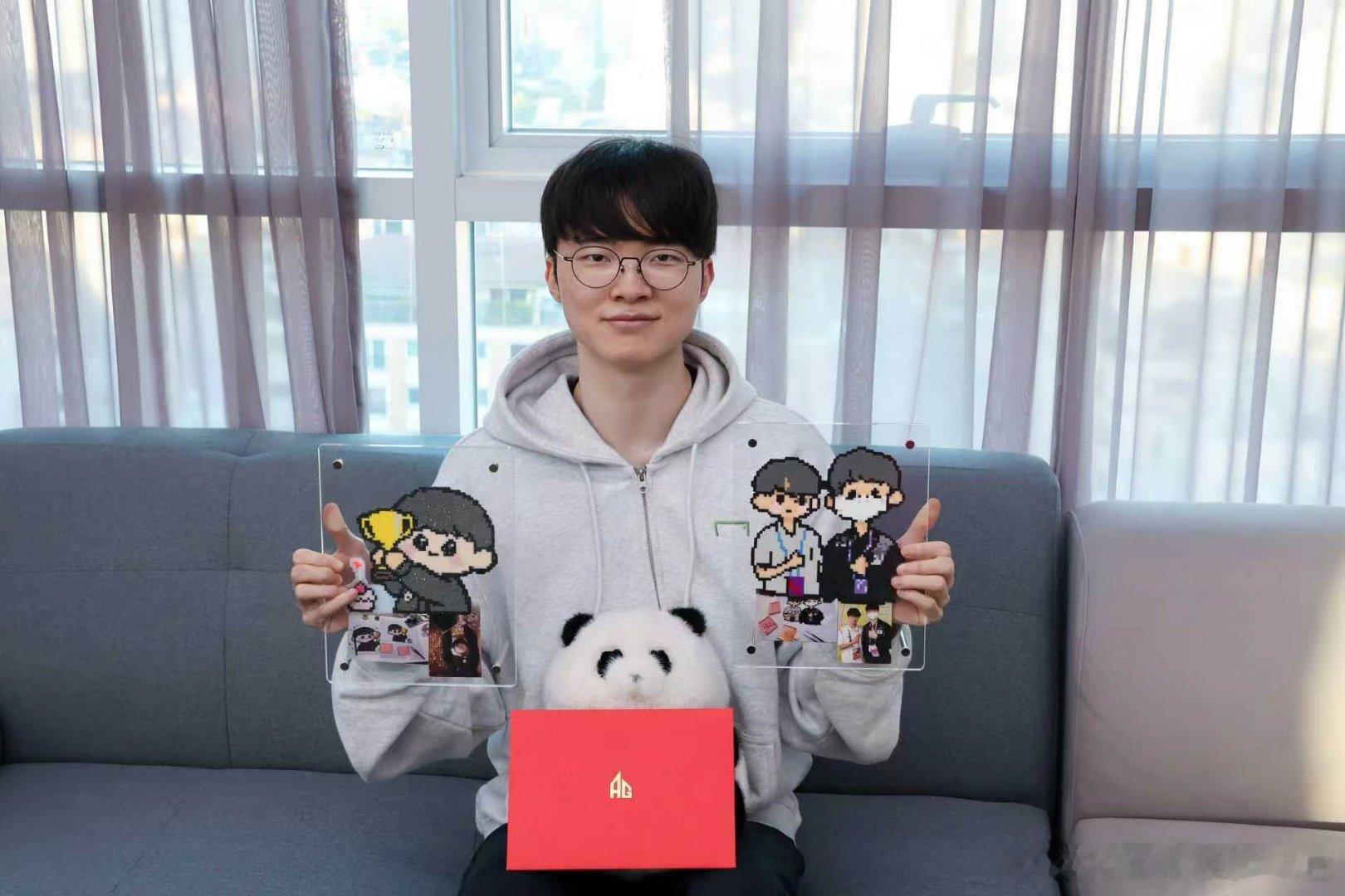 和平精英职业联赛哎呀～可爱的～花花用亚运会合照给faker做拼豆2026pel夏