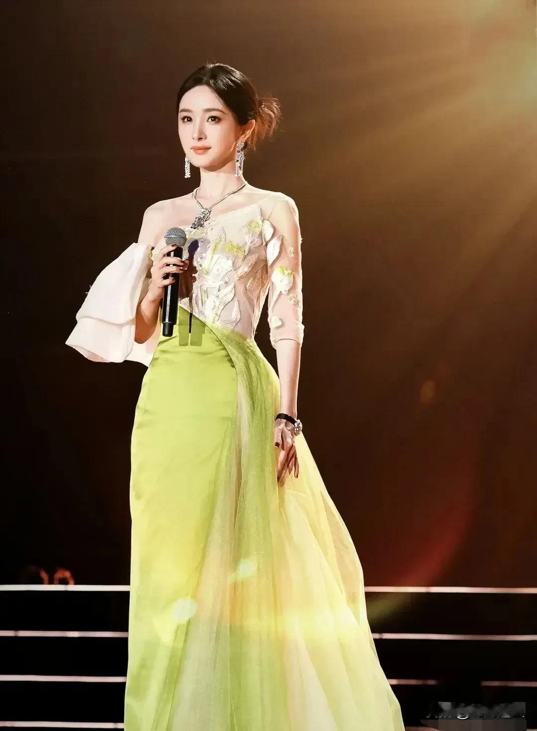 #杨幂# 现在现在是血脉觉醒吗？没得不可方物！