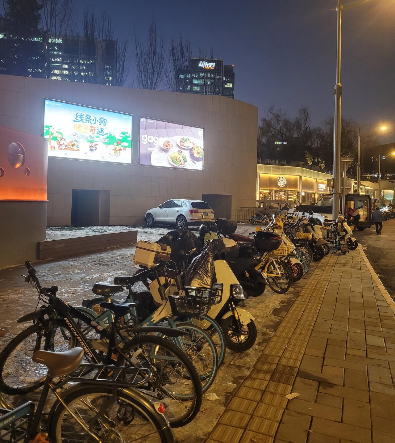 海淀大融城可能迎来餐饮店倒闭潮，根据呢？

昨晚在海淀聚餐时，一位刚从上海、厦门