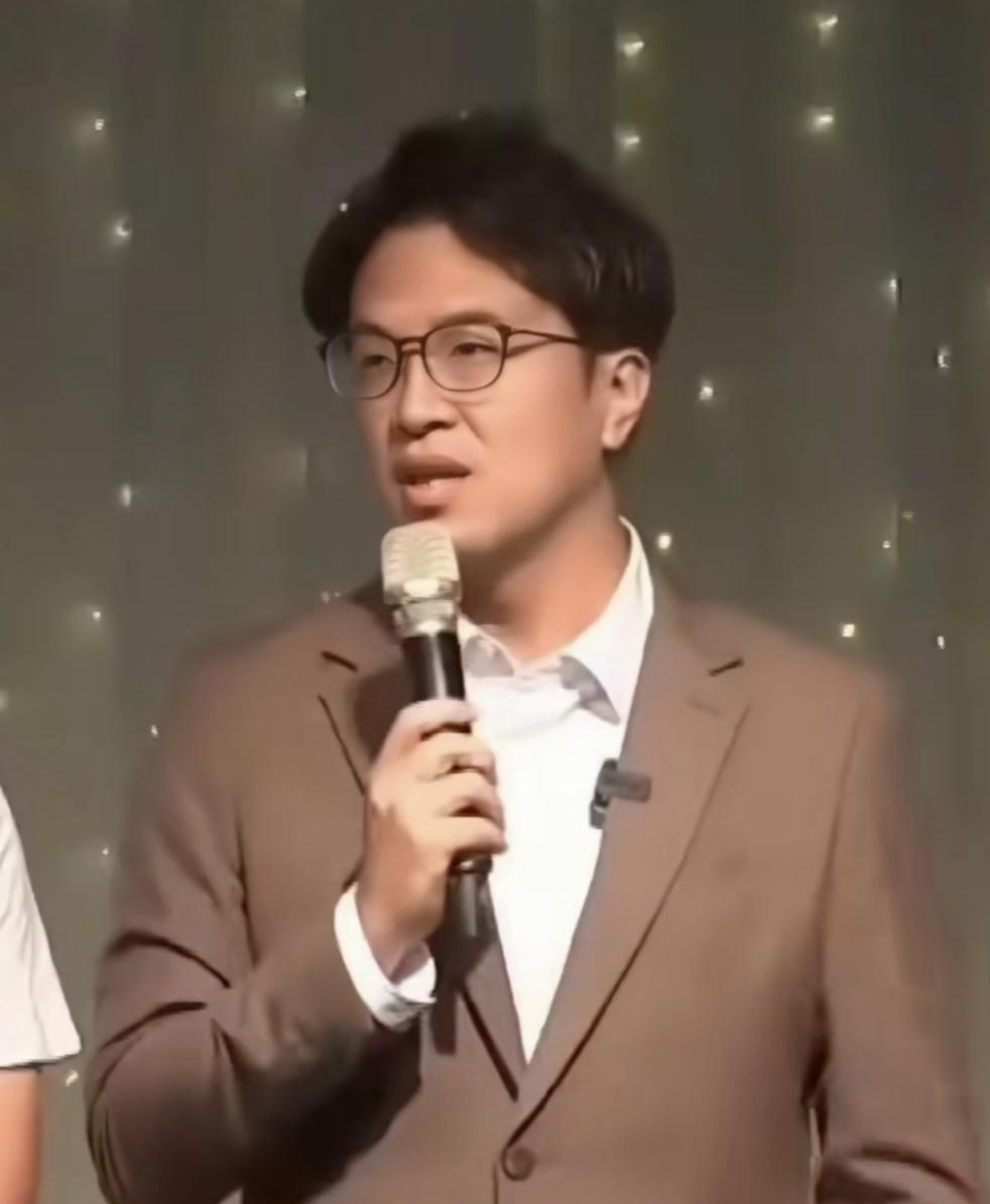 批评我，就是批评支持我的人？沈伯洋这套“人设绑定术”，已经用到了连自己都信的地步